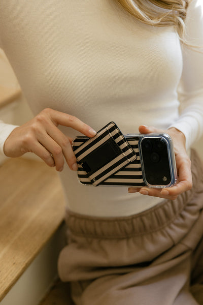 Fine Line Magnetic Wallet